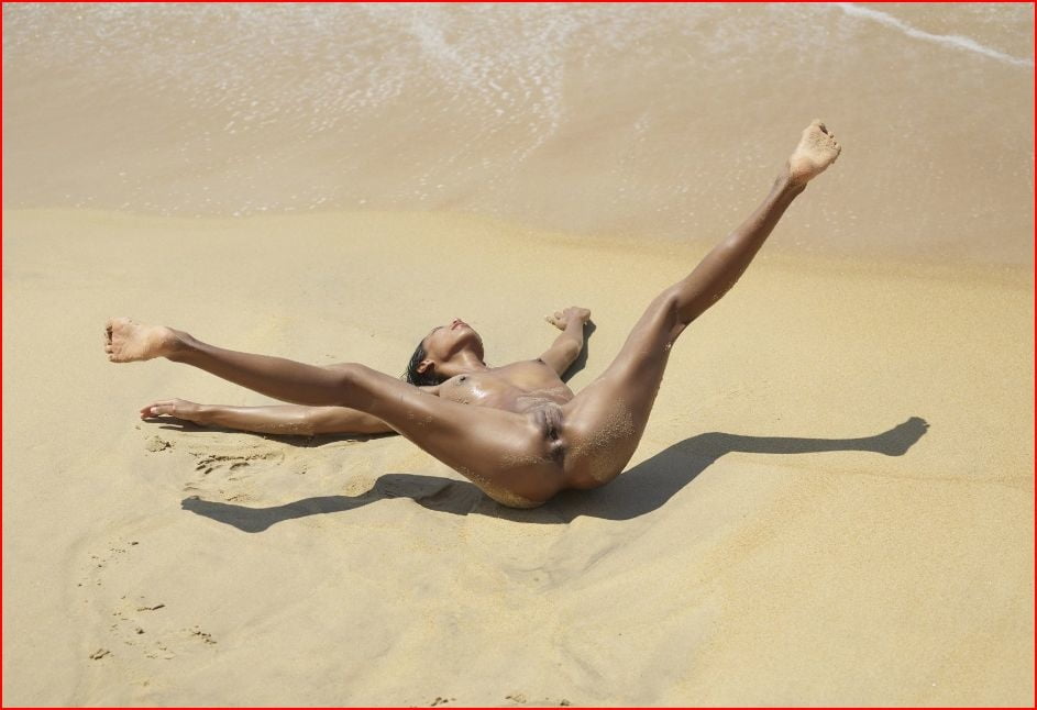 cloe naked at the beach