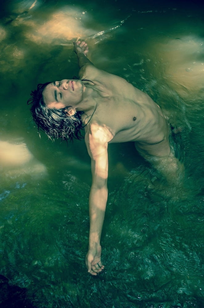 horny naked men under water photos
