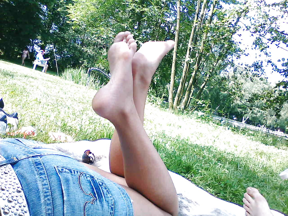 goddess feet candid old